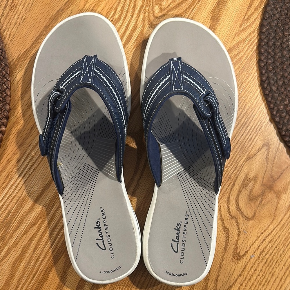 Clarks Cloudsteppers Blue and Gray Flip Flops